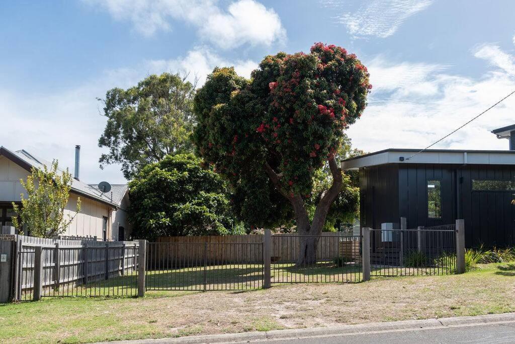 Вілла Flowering Gum House - Furry Friends Welcome Англсі Екстер'єр фото